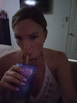Snapshot of Sugarloveless chatting on 05-17-26, 04:29 Sugarloveless online show from 05-17-26, 04:29