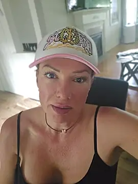 Snapshot of Sugarloveless chatting on 06-16-26, 03:01 Sugarloveless online show from 06-16-26, 03:01