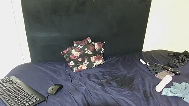 SweetTitties21 online show from 04-16-26, 09:39