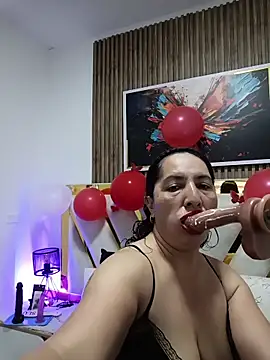 Snapshot of Luna_Naughty1 chatting on 02-17-26, 07:44 Luna Naughty1 online show from 02-17-26, 07:44