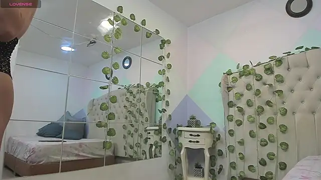 ZaharaSkylar online show from 10-21-25, 11:42