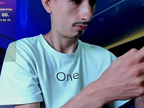 Snapshot of Damartinez27 chatting on 10-23-25, 09:52 Damartinez27 online show from 10-23-25, 09:52