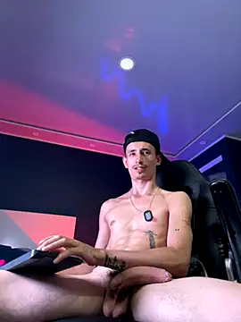 Snapshot of Damartinez27 chatting on 09-25-25, 06:19 Damartinez27 online show from 09-25-25, 06:19