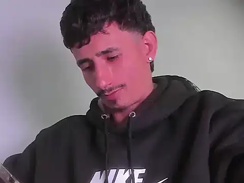 Snapshot of Damartinez27 chatting on 02-26-26, 06:13 Damartinez27 online show from 02-26-26, 06:13