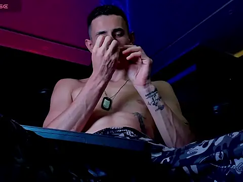 Snapshot of Damartinez27 chatting on 10-07-25, 04:35 Damartinez27 online show from 10-07-25, 04:35