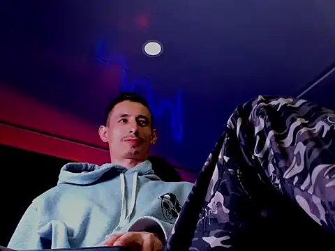 Snapshot of Damartinez27 chatting on 09-27-25, 05:24 Damartinez27 online show from 09-27-25, 05:24