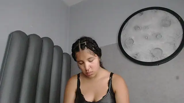 Snapshot of Lucy-23 chatting on 04-19-26, 04:46 Lucy-23 online show from 04-19-26, 04:46