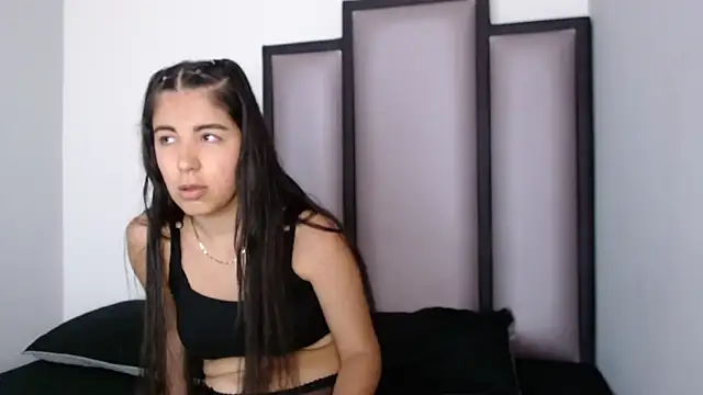 Lucy-23 online show from 10-22-25, 04:45