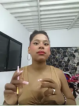 Snapshot of Mia-sensual chatting on 09-20-25, 04:17 Mia-sensual online show from 09-20-25, 04:17
