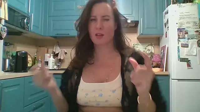 ALICAINWONDERLAND online show from 11-26-25, 05:24