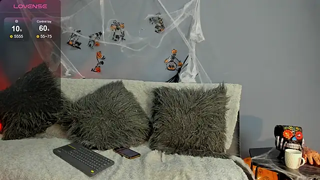 AaronFuentes7 online show from 10-11-25, 06:09
