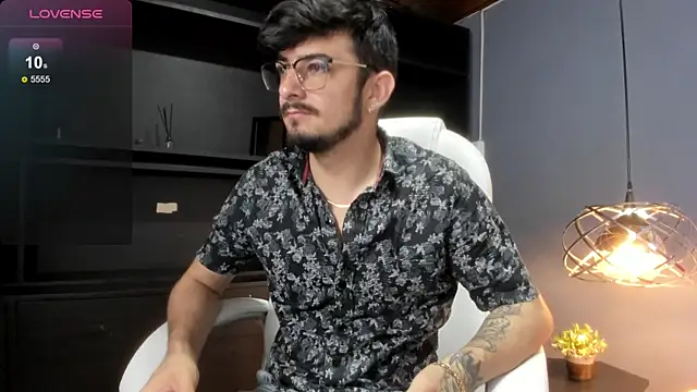 AaronFuentes7 online show from 09-24-25, 05:41