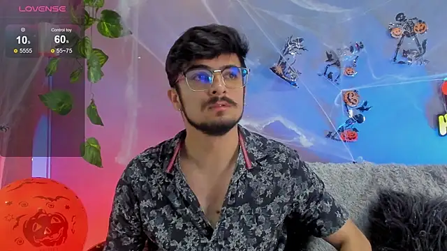 AaronFuentes7 online show from 10-15-25, 06:38