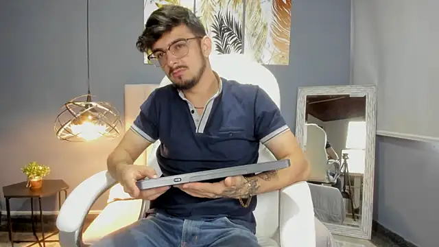 AaronFuentes7 online show from 09-17-25, 05:37