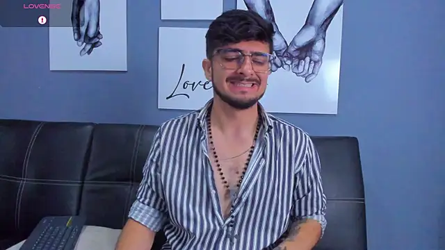 AaronFuentes7 online show from 09-10-25, 05:45