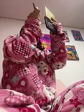 larsonbeverly online show from 03-23-26, 04:01