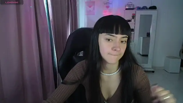 Snapshot of violetta_blackk chatting on 04-23-26, 05:14 violetta blackk online show from 04-23-26, 05:14