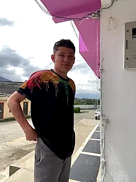 Snapshot of elfernh chatting on 12-19-25, 04:20 elfernh online show from 12-19-25, 04:20