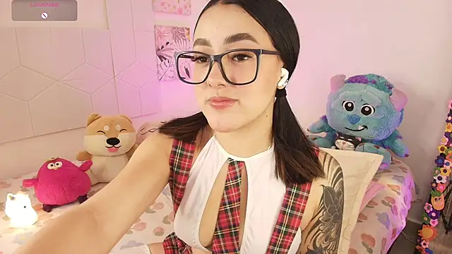 justonecute online show from 11-18-25, 01:32