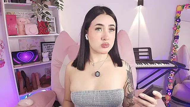 justonecute online show from 04-18-26, 03:42