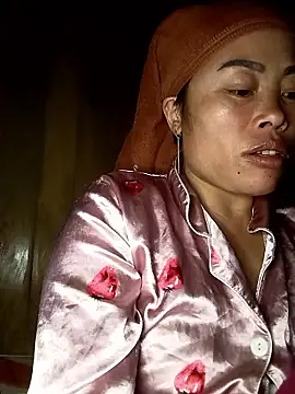 Snapshot of CoMay003 chatting on 01-17-26, 01:15 CoMay003 online show from 01-17-26, 01:15