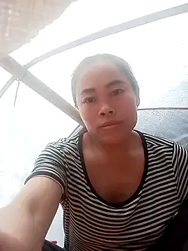 Snapshot of CoMay003 chatting on 09-26-25, 01:45 CoMay003 online show from 09-26-25, 01:45