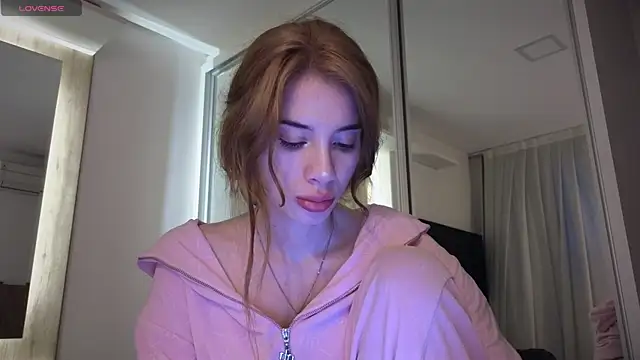 Snapshot of xxessx chatting on 10-23-25, 10:08 xxessx online show from 10-23-25, 10:08