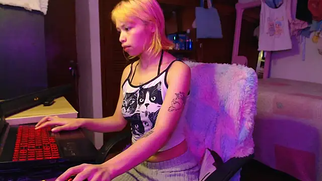 Snapshot of MixiPeach chatting on 07-19-26, 11:34 MixiPeach online show from 07-19-26, 11:34
