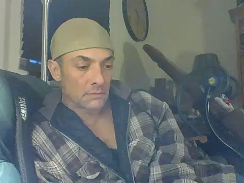 Snapshot of dicinyou80 chatting on 11-12-25, 12:20 dicinyou80 online show from 11-12-25, 12:20