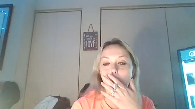 Candykissesxoxo online show from 11-03-25, 09:35