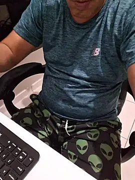 Carloskasado online show from 10-28-25, 12:00