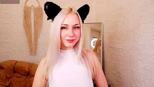 Snapshot of CatEyePro chatting on 01-09-26, 02:07 CatEyePro online show from 01-09-26, 02:07