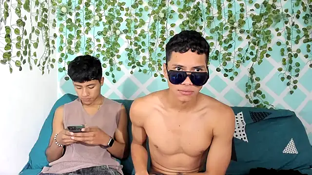 Snapshot of sebas_boys577 chatting on 09-28-25, 01:29 sebas boys577 online show from 09-28-25, 01:29