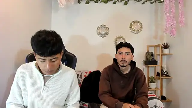Snapshot of sebas_boys577 chatting on 10-10-25, 01:23 sebas boys577 online show from 10-10-25, 01:23