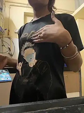 Snapshot of tanisha-2005 chatting on 09-14-25, 05:02 tanisha-2005 online show from 09-14-25, 05:02