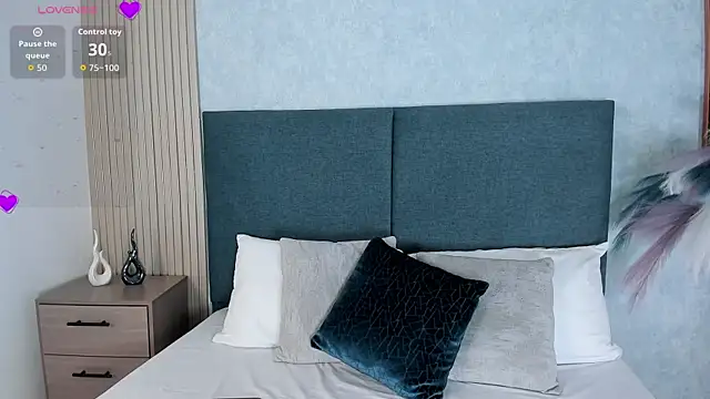 Laura Ivy online show from 12-18-25, 12:42