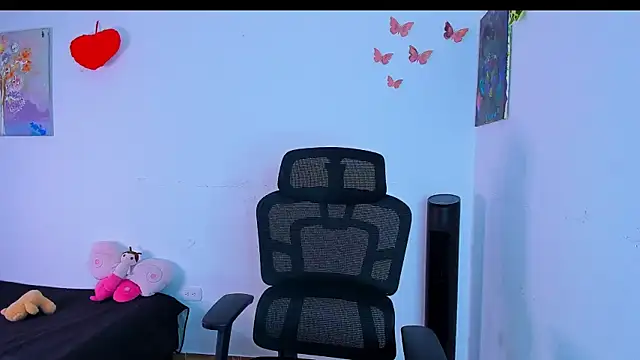 Laura Ivy online show from 07-04-26, 01:26