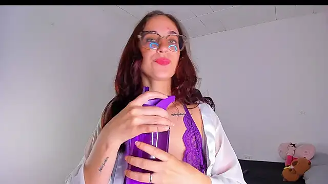 Laura Ivy online show from 06-10-26, 02:07