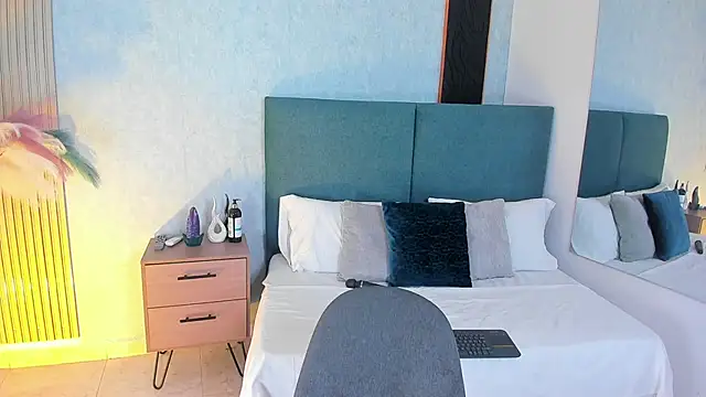 Laura Ivy online show from 03-12-26, 12:31