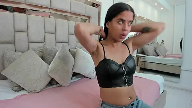 Snapshot of cloe_spencerr chatting on 12-22-25, 05:13 cloe spencerr online show from 12-22-25, 05:13