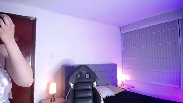 Agatha bellucci  online show from 10-21-25, 12:48