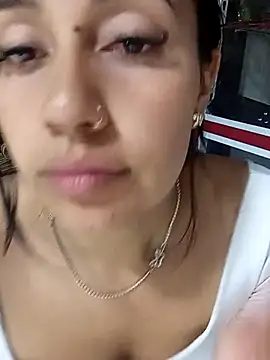 Snapshot of Nika_Hot chatting on 09-19-25, 03:32 Nika Hot online show from 09-19-25, 03:32