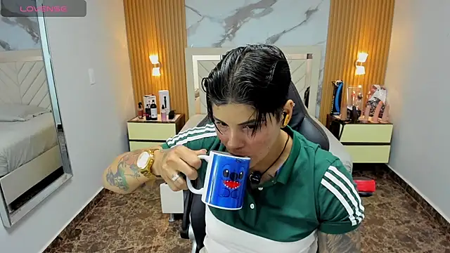 KAROLLJONES1 online show from 11-25-25, 07:14