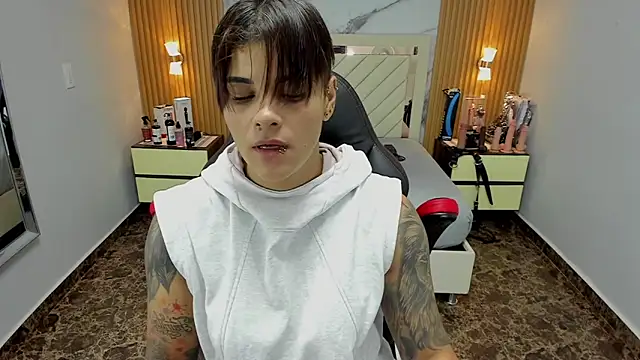 KAROLLJONES1 online show from 11-05-25, 07:28