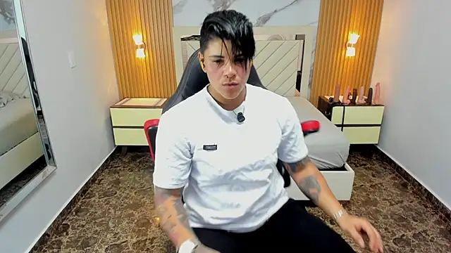 KAROLLJONES1 online show from 04-16-26, 07:36