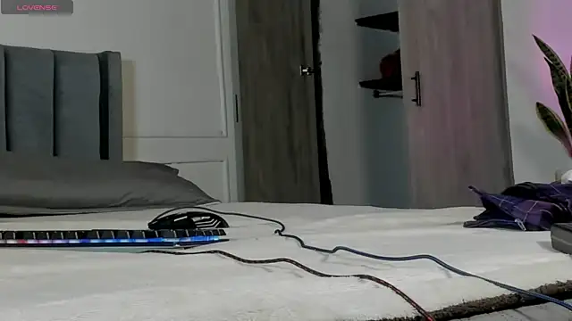 Snapshot of Ice_Princess_ chatting on 10-08-25, 04:58 Ice Princess online show from 10-08-25, 04:58