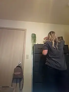 Snapshot of Barbie2359 chatting on 10-06-25, 03:24 Barbie2359 online show from 10-06-25, 03:24