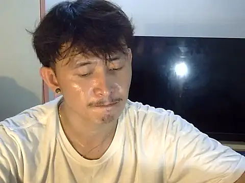 Snapshot of Everyday_Cum chatting on 10-23-25, 01:32 Everyday Cum online show from 10-23-25, 01:32