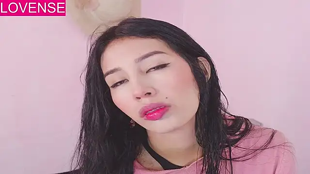 Snapshot of Miss_Charlottet chatting on 05-05-26, 02:20 Miss Charlottet online show from 05-05-26, 02:20