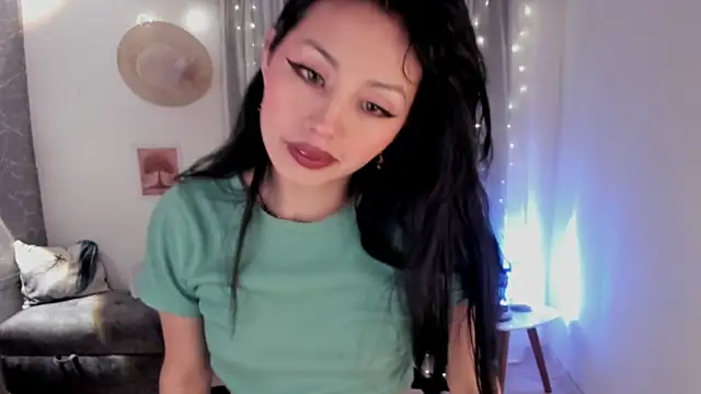 Miss Charlottet online show from 11-28-25, 01:06